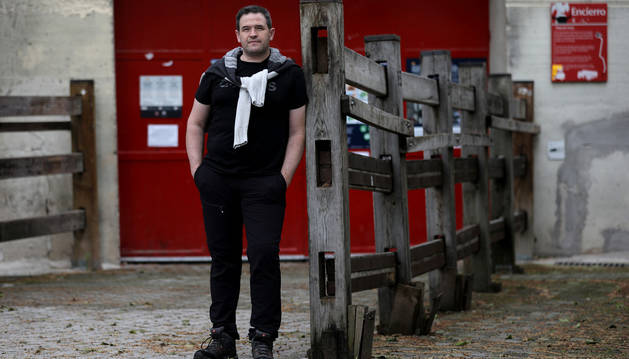 Juan Pedro Lecuona, retratado el 2 de mayo en el callejón de la plaza de Toros que tan bien conoce y echará de menos este julio.