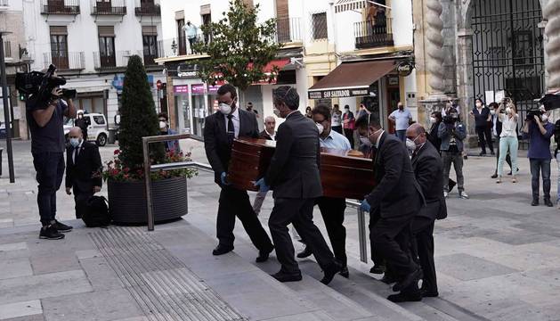 Cientos de cordobeses despiden a Julio Anguita