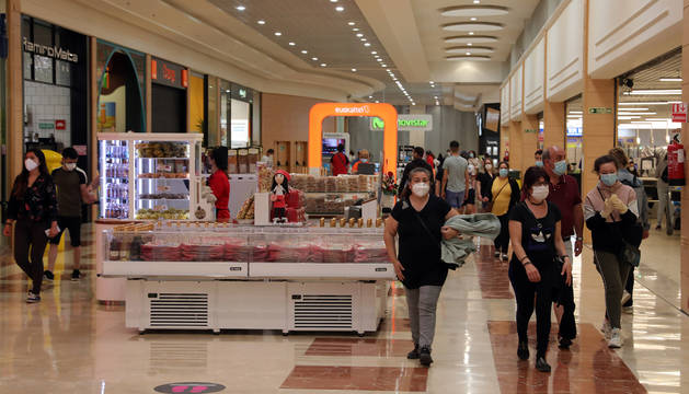 Foto del centro comercial La Morea en la reapertura tras el confinamiento.
