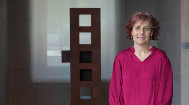 Rebeca Esnaola, en un momento de la entrevista de este jueves en el Parlamento de Navarra.