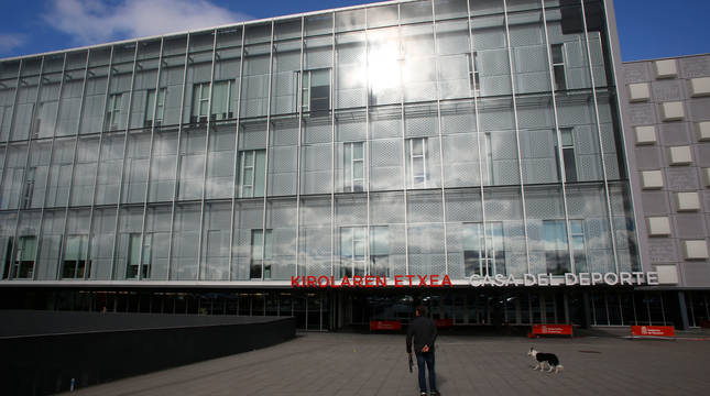 La entrada a las instalaciones de la Casa del Deporte en el pabellón Navarra Arena, donde se instalaron hace algo más de un año.