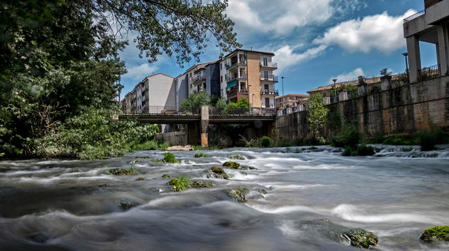 El puente de San Juan en Estella, con el aspecto que muestra actualmente tras su última reconstrucción en los años 70.