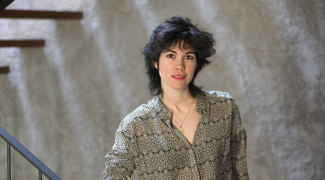 Foto de la violista Isabel Villanueva, ayer en el Palacio del Condestable, que acogió la presentación de 'Pamplona Reclassics'.