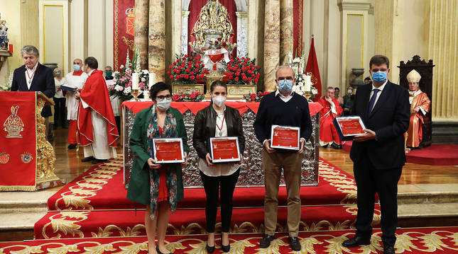 Gloria Sanjurjo, directora médica de la Clínica San Miguel; Estefanía Laita, administrativa del Hospital San Juan de Dios; Jesús Pueyo, radiólogo de la Clínica Universidad de Navarra, y Alfredo Martínez Larrea, director gerente del Complejo Hospitalario de Navarra