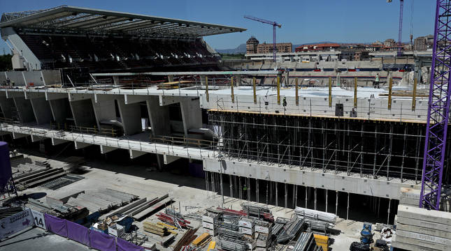 El Sadar, en pleno proceso de reforma, en una imagen tomada en la parte Sur del estadio.
