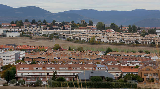 La demanda de unifamiliares y chalets ha aumentado tras el confinamiento. En la imagen, adosados y unifamiliares en Zizur Mayor.