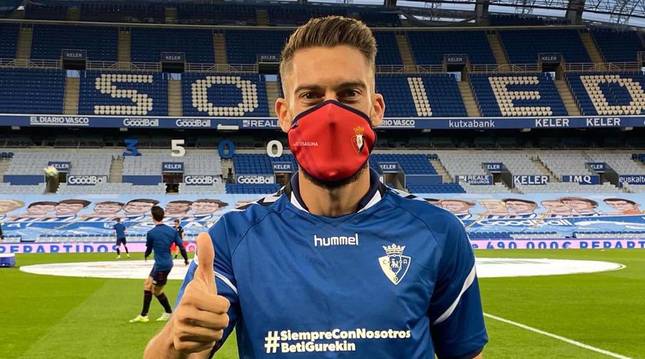 Osasuna lleva a la afición en la camiseta: #Siempre Con Nosotros #BetiGurekin
