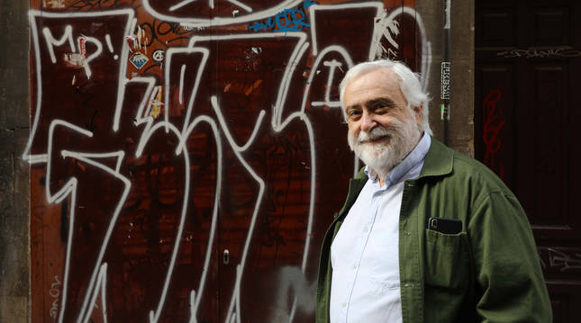 El escritor pamplonés Miguel Sánchez-Ostiz critica la violencia policial, el nacionalismo y la corrección política en su última obra.