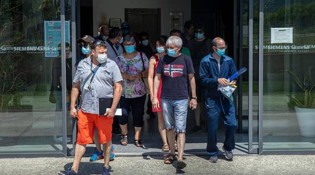 Representantes del comité de la fábrica de palas en Aóiz tras reunirse con la dirección de la empresa.
