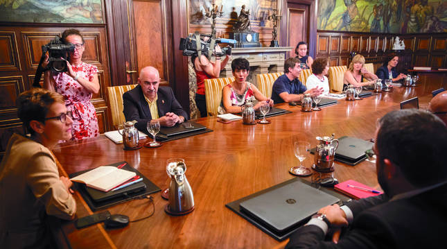 La presidenta María Chivite y los consejeros del Gobierno foral, reunidos el pasado 8 de agosto de 2019, tras tomar posesión.