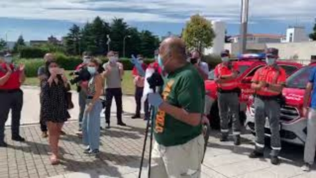 Vídeo: El policía foral Damián Roku-Epitie abandona el hospital