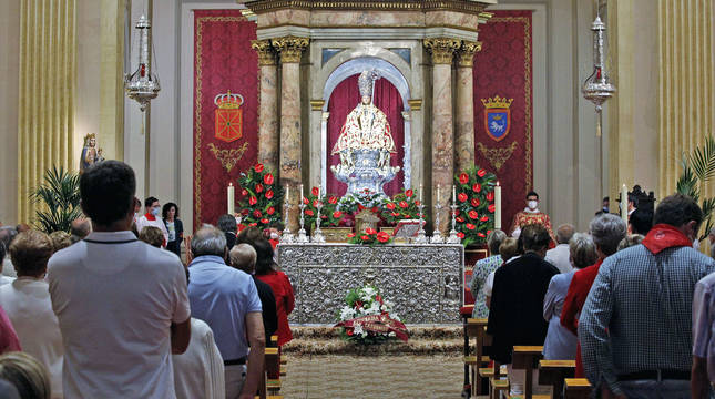 El altar de San Fermín, instantes antes de dar comienzo la eucaristía de la Octava, este martes.