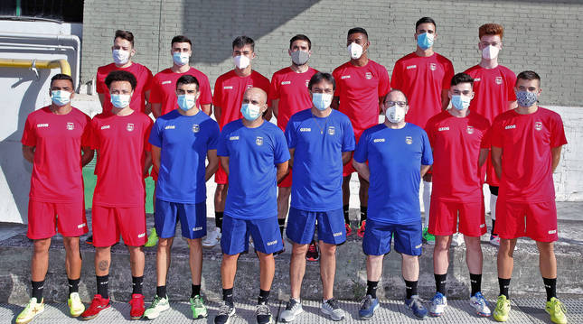 La plantilla y el cuerpo técnico de Osasuna Magna para laa temporada 2020-21. En la foto está ausente Fabinho.