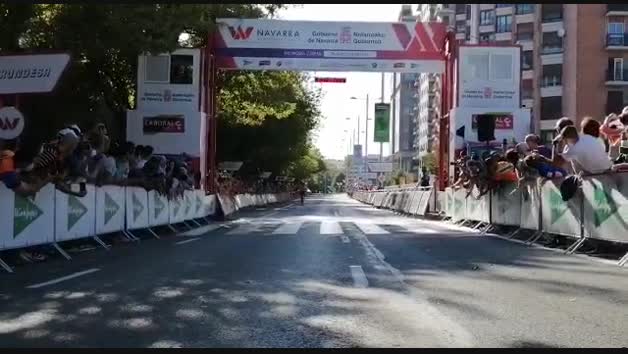 Vídeo de la campeona mundial Van Vleuten, a su llegada a la meta en Pamplona