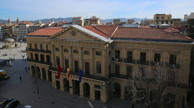 Vista aérea de la sede del Gobierno Foral, desde el Paseo de Sarasate de Pamplona.