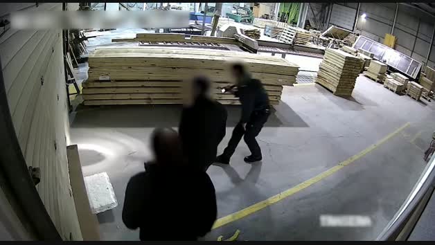 Vídeo en el que se ve el robo de una empresa mediante el procedimiento del butrón