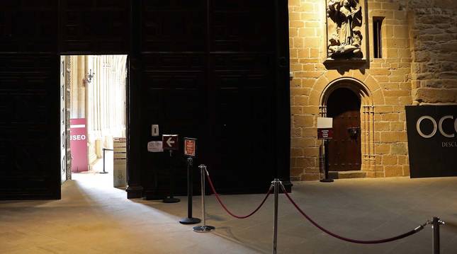 Foto de la entrada al museo de la Catedral de Pamplona.