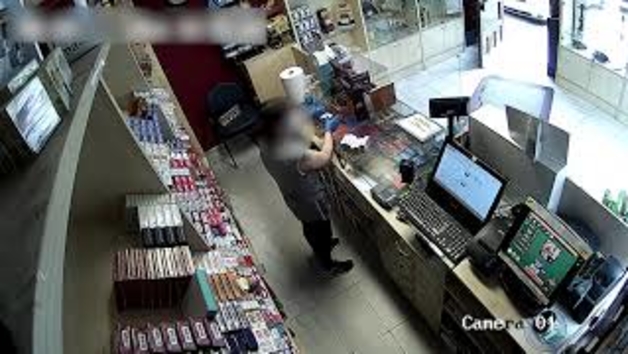 Vídeo: Un hombre atraca un estanco de Lodosa a punta de navaja