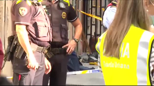 Vídeo: Tres muertos y un herido grave en un incendio en la Barceloneta