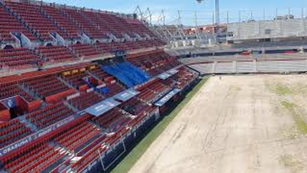 Instalación de la estructura de la nueva cubierta de El Sadar
