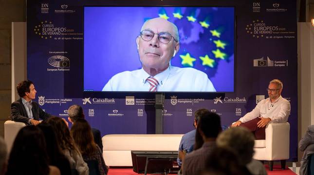 foto de El expresidente del Consejo Europeo y exprimer ministro de Bélgica, Herman Van Rompuy, en su intervención telemática de este miércoles.