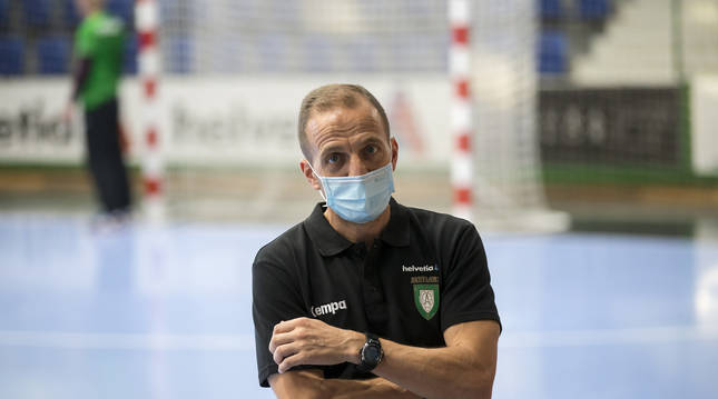 Foto de Quique Domínguez, entrenador del Helvetia Anaitasuna.