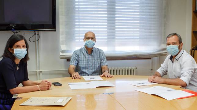 Foto de la firma del convenio del intercambiador de Tafalla.