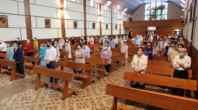 Foto de los presentes en la eucaristía de Acción de Gracias que se celebró ayer en la iglesia de Nuestra Señora de Lourdes de Tudela.