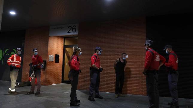 Fotos de la actuación de la Policía Foral durante el turno de noche