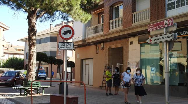 Foto de la intersección entre las calles Ramón y Cajal (antigua travesía) y la calle Roncesvalles constituye uno de los puntos más transitados.