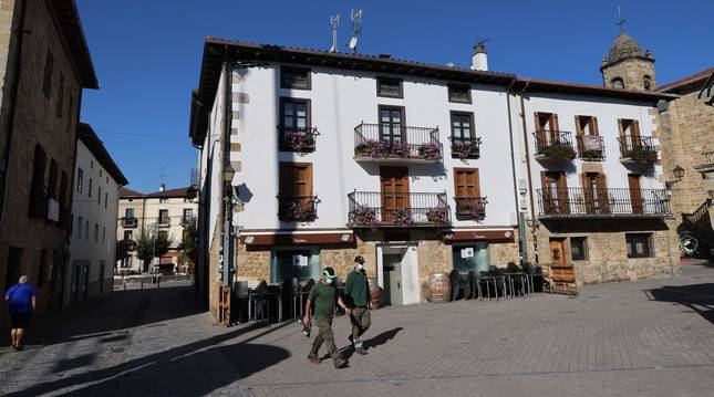 Foto de la plaza de los Fueros, epicentro de actos sociales y festivos en Alsasua.