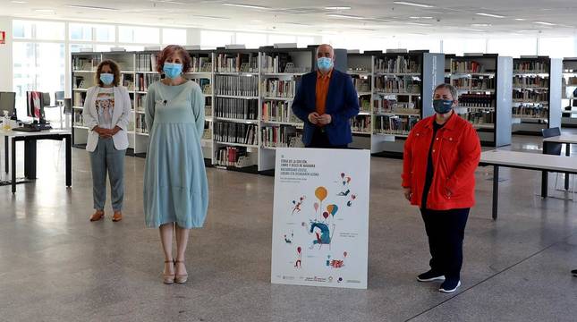 Foto de Raquel Anocíbar (Asociación de Librerías de Navarra Diego de Haro), Mª Camino Barcenillas (Gobierno foral), Rebeca Esnaola (consejera de Cultura), Aritz Otazu (Editargi), Asun Maestro (Servicio de Bibliotecas) y Kike Abarzuza (Libreros de Antiguo de Navarra).