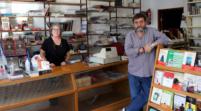Cierra, tras 40 años vendiendo diarios, la librería de la calle Pedro I