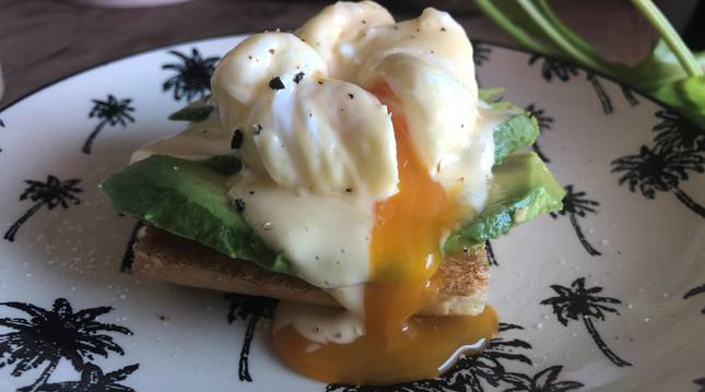 Una de las tres recetas de hoy son estos huevos benedictine con su maravillosa salsa holandesa
