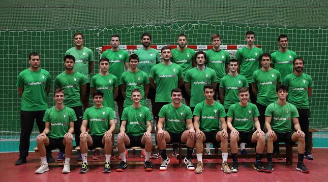 Foto del equipo del Helvetia Anaitasuna.