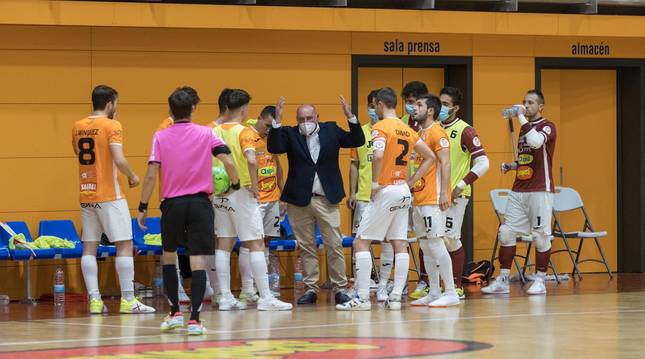 Foto del partido Aspil Jumpers Ribera Navarra contra el Levante.