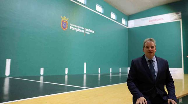 Javier Conde, nuevo presidente de la Federación Navarra de Pelota, el pasado día 20 en el frontón Labrit.