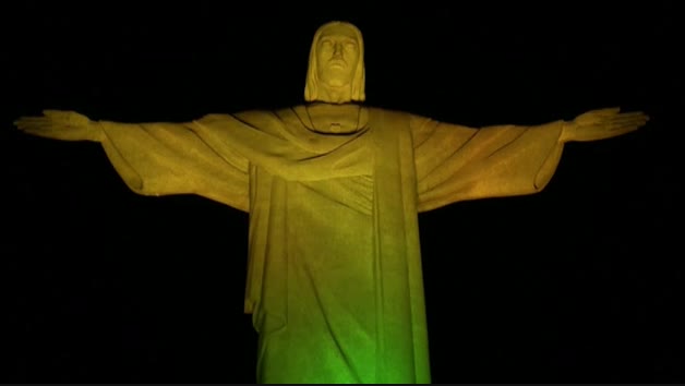El Cristo Redentor de Río se ilumina de amarillo y verde por el 80 cumpleaños de Pelé