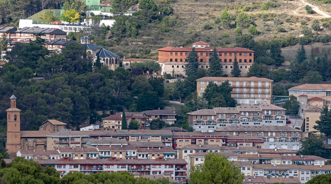 Foto del barrio de Lizarra, la alternativa al paso por el centro que absorbe hoy el tráfico al norte de Estella.