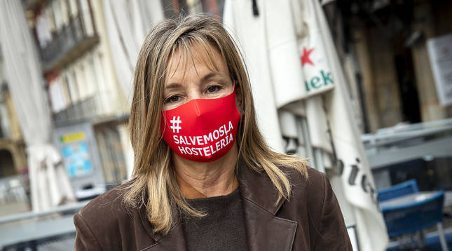 Ana Beriáin Apesteguía, ayer tras la concentración de hosteleros en la plaza del Castillo.