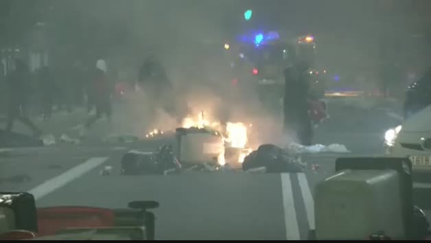 Vídeo: Noche de violentos disturbios en el centro de Madrid