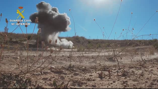 Vídeo: La Guardia Civil destruye dos proyectiles de artillería en Peralta y Castejón