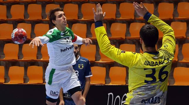 Chocarro, capitán y que ha jugado las 10 temporadas del club en Asobal, anotando este miércoles.