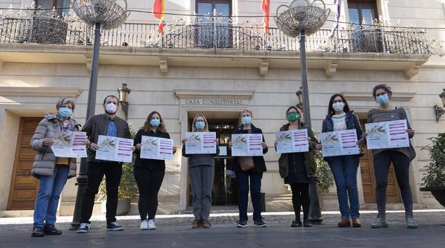 Representantes del Ayuntamiento de Tudela y del Consejo Municipal por la Igualdad que presentaron ayer los actos con motivo del Día Internacional contra la Violencia hacia las Mujeres.