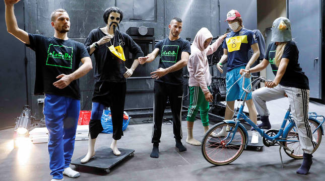 El bailarín viral que encandiló a Naomi Campbell se sube a un escenario real