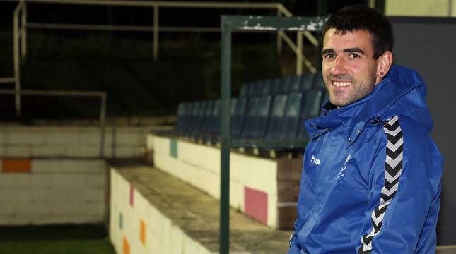 Mikel Nieto, sonriente este lunes en Subiza, volvió a jugar noventa minutos tras casi dos años lesionado. Además, estuvo diez meses de baja como profesor de Educación Física en la Ikastola Paz de Ziganda.
