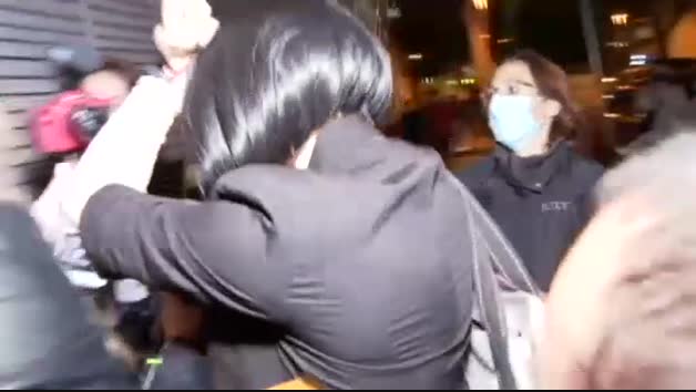Detenida la mujer de Mainat por asaltar la casa de verano del productor