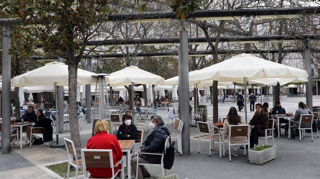 Imágenes de la reapertura de las terrazas de hostelería en Navarra