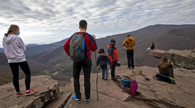 Fotos de visitantes en la cascada de Xorroxin, en el mirador de Zamariain y en el Cañón del río Ubagua.