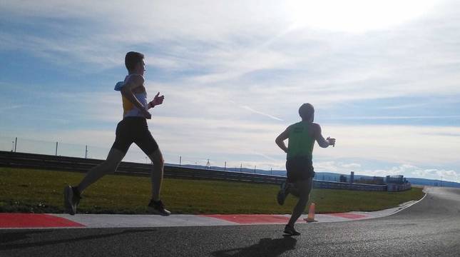 El Circuito de Navarra, en Los Arcos, ha acogido este domingo la primera prueba tras la irrupción de la covid-19